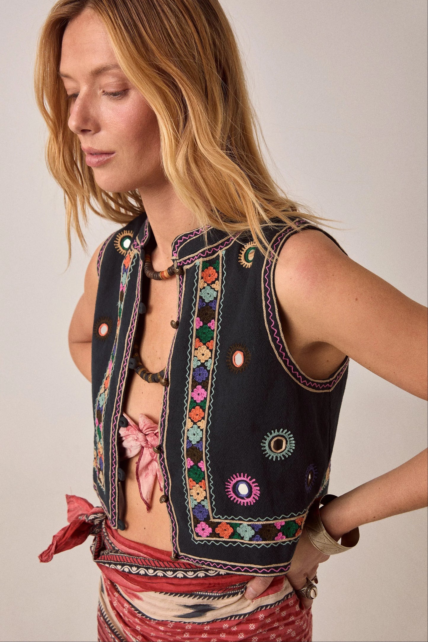 Maison Hotel - Gilet Artemisa Varanasi Rainbow